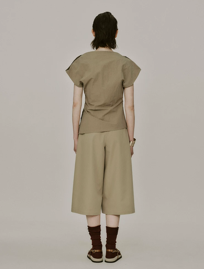 Kaelith Off-Shoulder Pleat Blouse