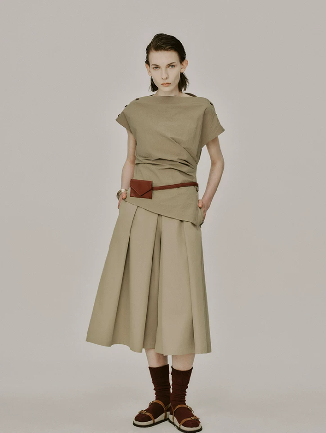 Kaelith Off-Shoulder Pleat Blouse